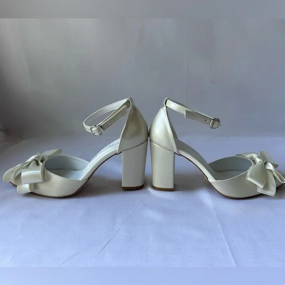 Ivory wedding heels with bow - Picture 4 of 10